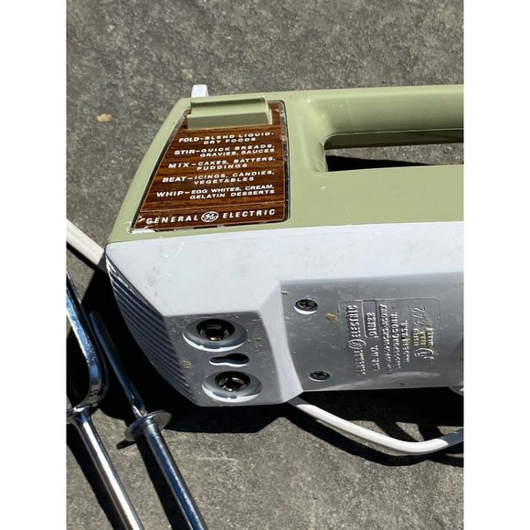 Vintage GE General Electric Deluxe 5 Speed Hand Mixer D2M22 Avocado Green - Picture 6 of 7